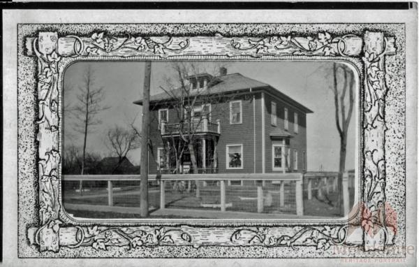 H.W.Reimer home c.1915_edited-1.jpg