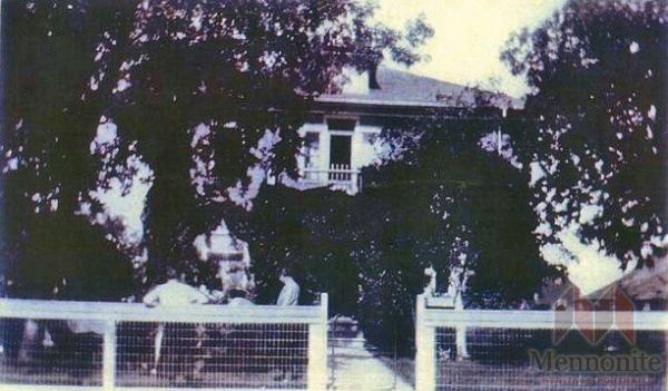 Grandparents home in full bloom_edited-1.JPG